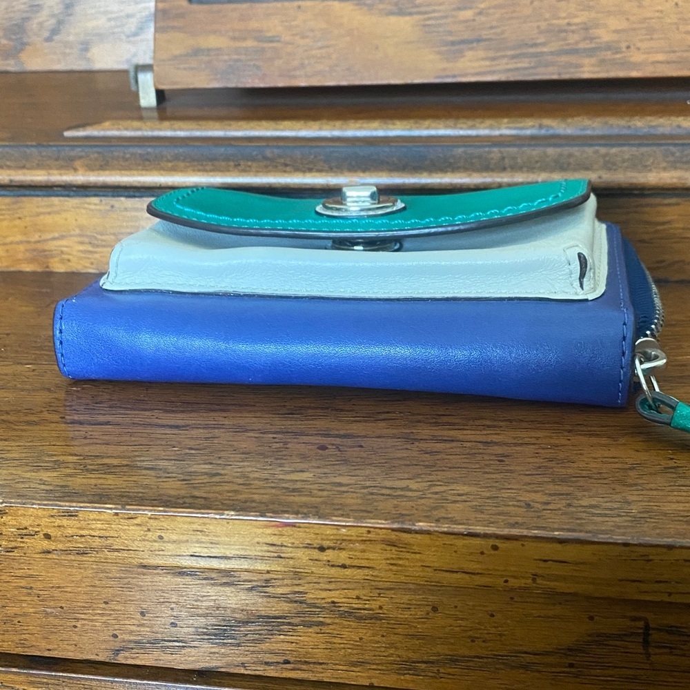 COACH Parker Color Block Leather
Universal Zip wristlet Wallet - Picture 5 of 10